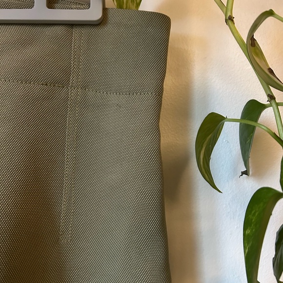 Aritzia Royden Shorts - Picture 3 of 4